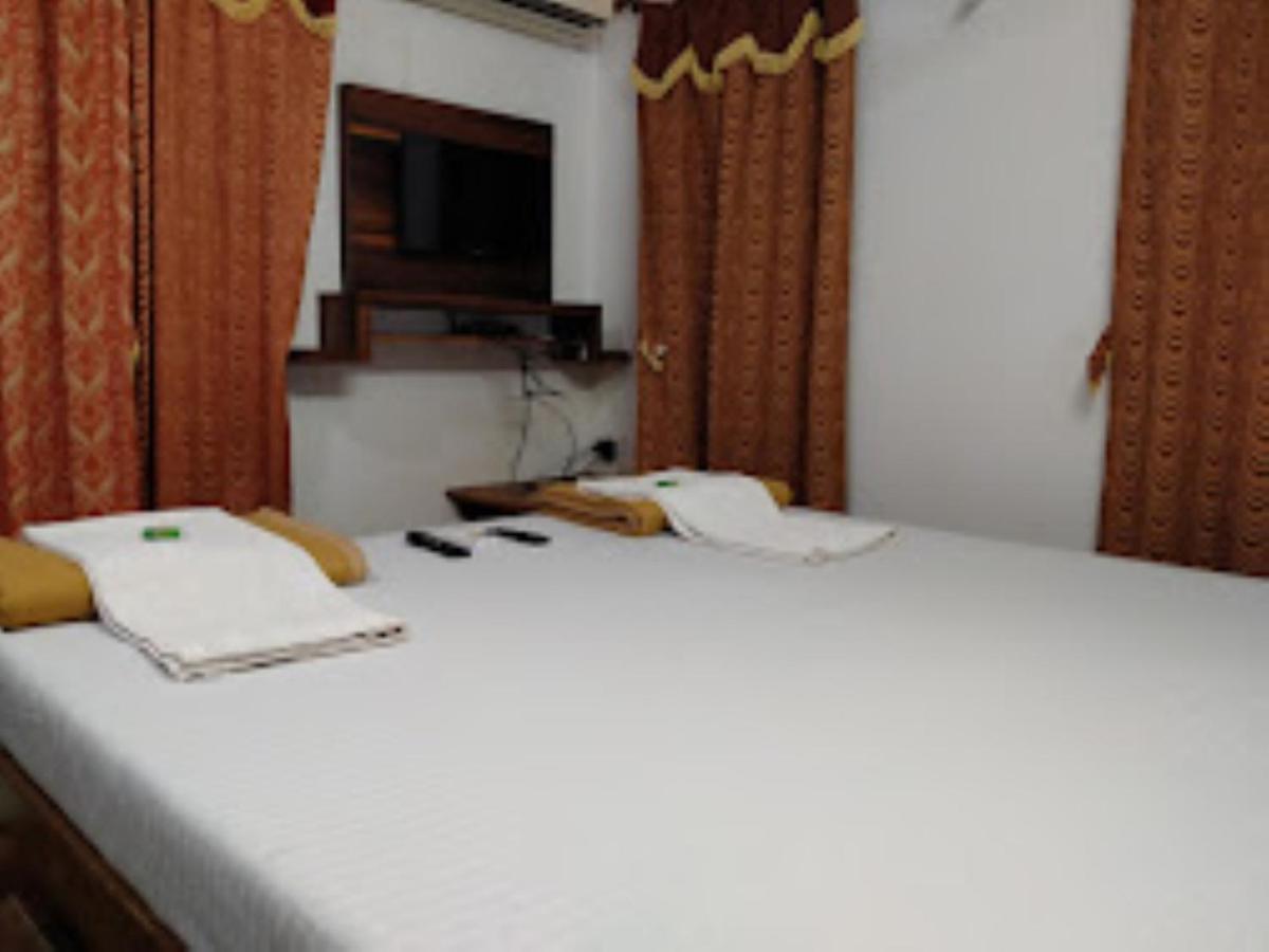 Blue Sea Beach Resort Mālvan Buitenkant foto